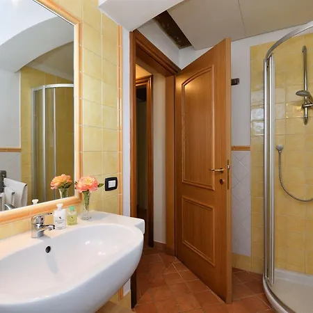 Mimosa Apartment